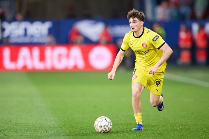 Joel Roca of Girona FC in action during the LaLiga EA Sports match between CA Osasuna and Girona FC at El Sadar on March 21, 2026, in Pamplona, Spain.