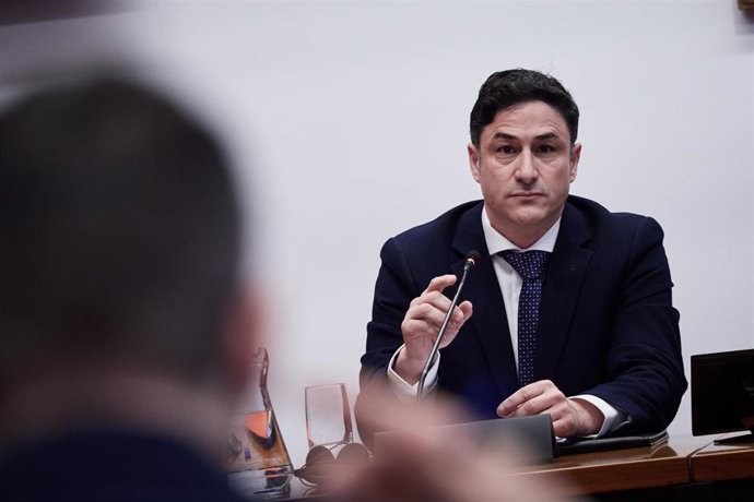 El exvicepresidente de UPN Óscar Arizcuren comparece ante la comisión de investigación sobre licitación y adjudicación de obras públicas del Gobierno de Navarra, en el Parlamento de Navarra, a 24 de marzo de 2026, en Pamplona, Navarra (España). La compare
