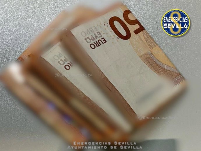 Dinero en metálico encontrado en un parque de Sevilla.