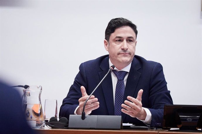 El exvicepresidente de UPN Óscar Arizcuren comparece ante la comisión de investigación sobre licitación y adjudicación de obras públicas del Gobierno de Navarra, en el Parlamento de Navarra, a 24 de marzo de 2026, en Pamplona, Navarra (España). La compare