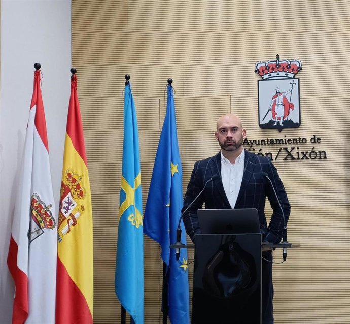 El portavoz de la Junta de Gobierno de Gijón, Jesús Martínez Salvador, en rueda de prensa en el Consistorio gijonés.