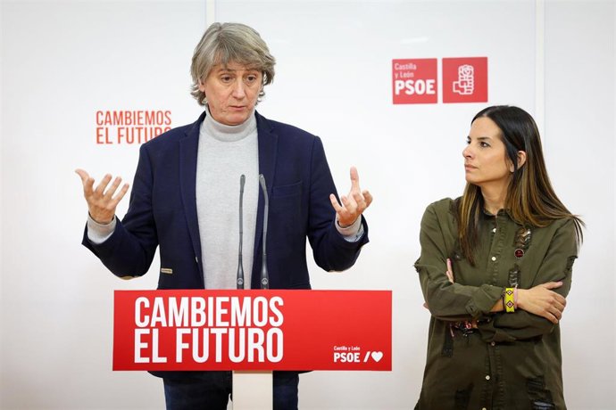 Carlos Martínez comparece en rueda de prensa junto a Nuria Rubio