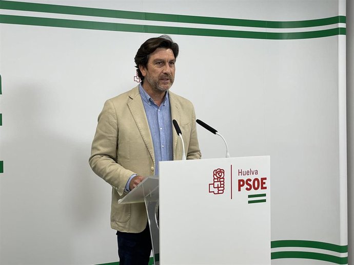 Archivo - El portavoz de la Comisión Ejecutiva Provincial del PSOE de Huelva, Enrique Gaviño.