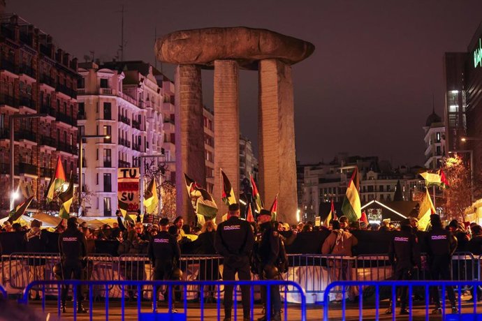 Archivo - Imagen de archivo de una manifestación propalestina en las inmediaciones del Movistar Arena durante la disputa de un Real Madrid-Maccabi Tel Aviv a puerta cerrada por motivos de seguridad