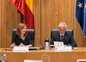Autismo España celebra el acto institucional por el Día Mundial de Concienciación sobre el Autismo. En el Congreso de los Diputados, con la presidenta de la Cámara Baja, Francina Armengol y Pedro Ugarte, presidente de Autismo España