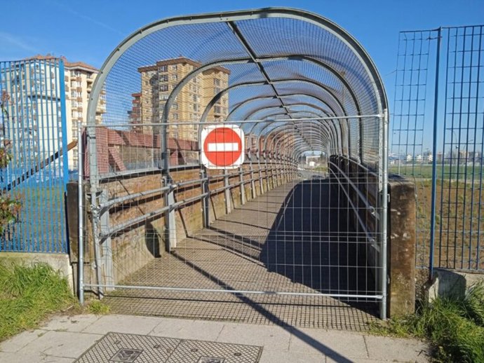 La pasarela de Los Astrónomos cerrada