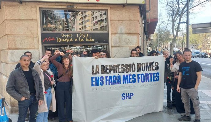 Concentración del Sindicat de l'Habitatge de Palma frente a los juzgados de Vía Alemania.