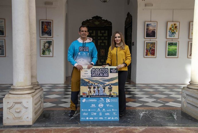 La delegada de Turismo, Narci Ruiz, en la presentación del cartel del Maratón Subbético Mozárabe.