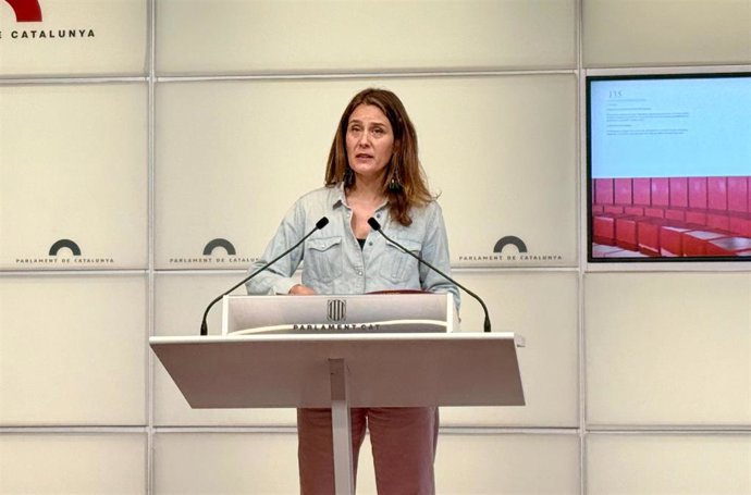La líder de los Comuns en el Parlament, Jéssica Albiach, en rueda de prensa.