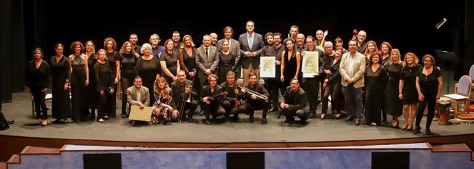 Archivo - Integrantes del Coro y Ensamble de la UPO, en una foto de archivo.