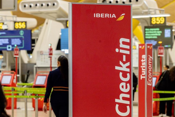 Un mostrador de facturación de Iberia en el Aeropuerto Adolfo Suárez Madrid-Barajas, en foto de recurso.
