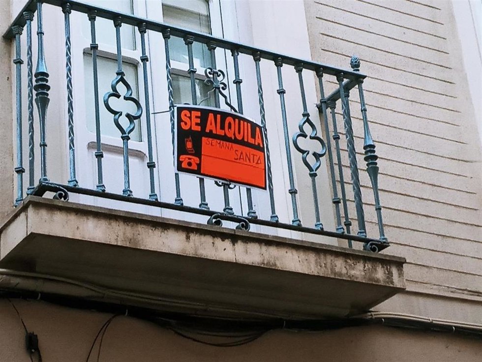 Un balcón puesto en alquiler para la Semana Santa de Sevilla
