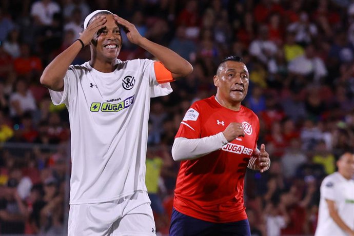 Futbol, Duelo de Leyendas Chile. Partido amistoso, Chile vs Resto del Mundo 2024. Formacion de Chile antes del partido contra Resto del Mundo en el estadio Nacional. Santiago, Chile. 23/03/2024 Marcelo Hernandez/Photosport  Football, Duel of Legends