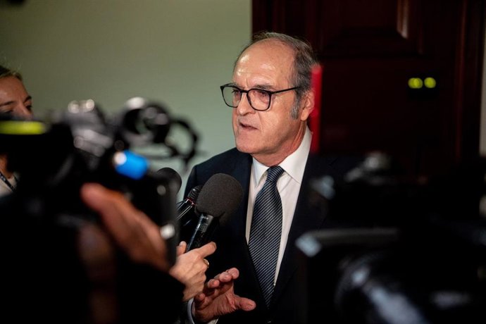 El Defensor del Pueblo, Ángel Gabilondo.