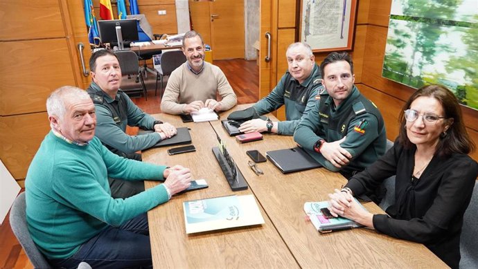 Reunión del alcalde de Siero, Ángel García, y miembros del gobierno local con Guardia Civil