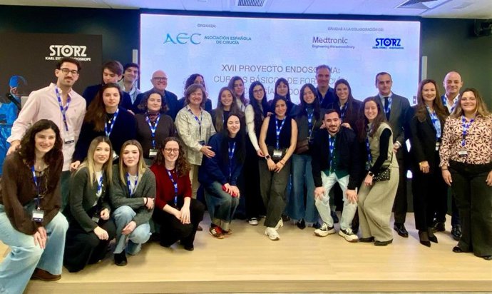 Médicos residentes en cirugía laparoscópica AEC