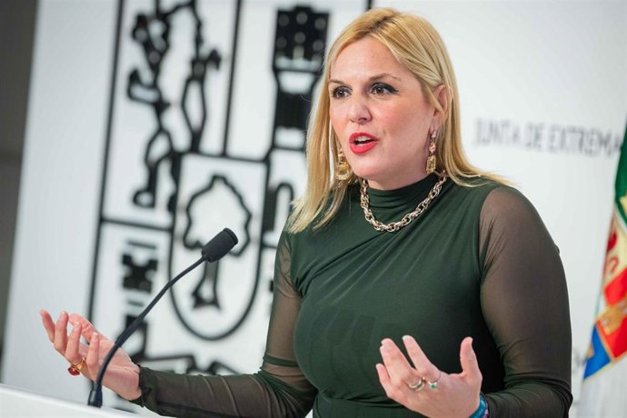 La portavoz de la Junta en funciones, Elena Manzano, en la rueda de prensa posterior al Consejo de Gobierno.