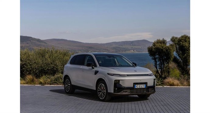 Leapmotor lanza el B10 Hybrid EV con autonomía extendida de hasta 900 km y desde 29.990 euros