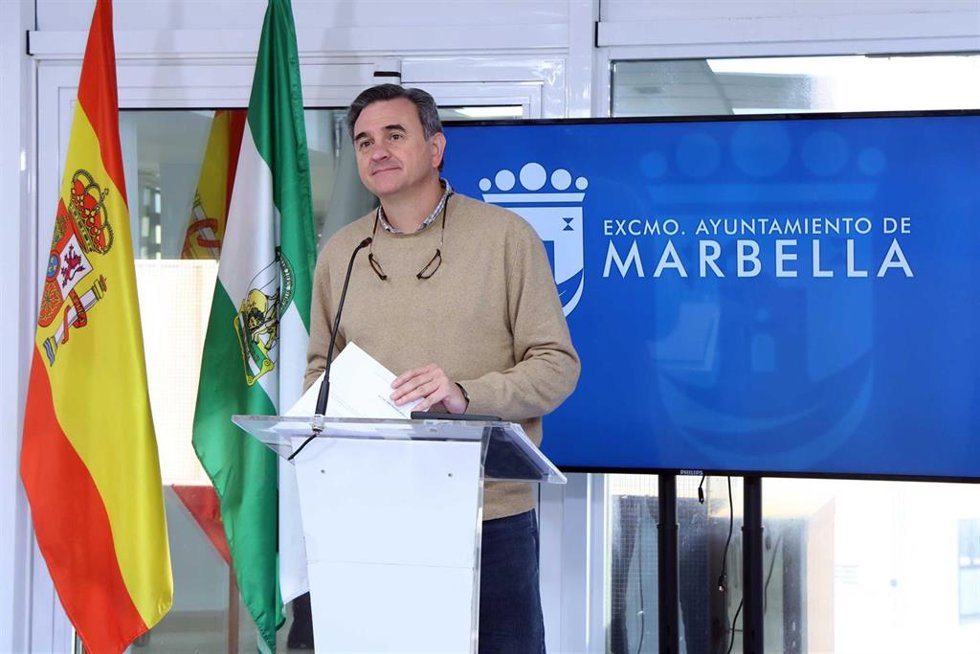 El portavoz municipal, Félix Romero, en la presentación del plan de contingencia ante la crisis sobrevenida por la guerra en Oriente Medio.