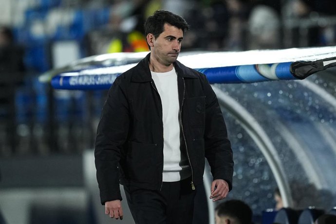 Archivo - Pau Quesada, head coach of Real Madrid CF, looks on during the UEFA Women's Champions League 2025/26 KO play-offs Second Leg match between Real Madrid C.F. and Paris FC at Alfredo Di Stefano on February 18, 2026 in Madrid, Spain.