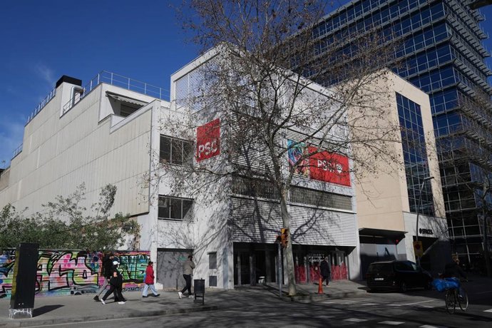 Archivo - Fachada de la sede del PSC, a 9 de febrero de 2026, en Barcelona, Catalunya (España)