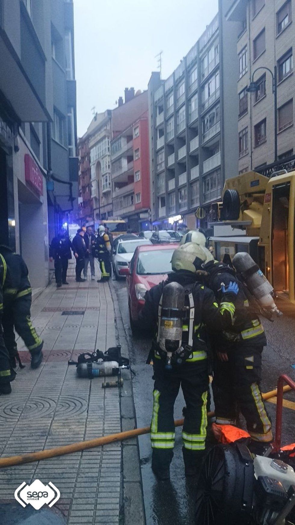 Incendio en la calle Fernández Balsera de Avilés.