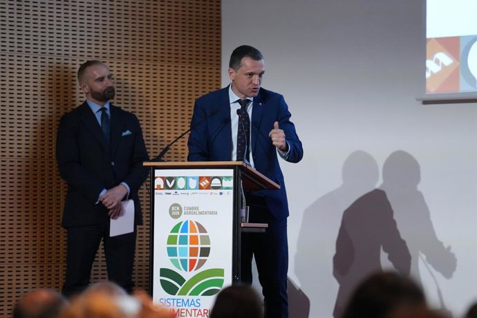 El conseller de Agricultura, Ganadería, Pesca y Alimentación de la Generalitat, Òscar Ordeig, durante la inauguración de la  II Cumbre Agroalimentaria en Alimentaria Hostelco 2026.