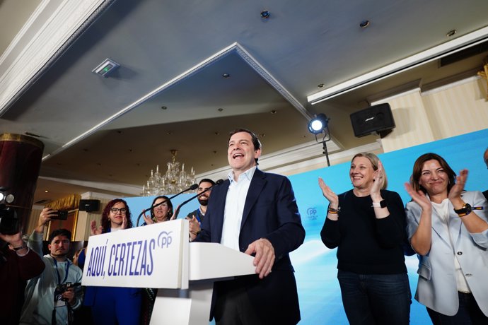 El candidato del PP a la reelección como presidente en la Junta de Castilla y León, Alfonso Fernández Mañueco, interviene tras el seguimiento de la noche electoral del PP de Castilla y León, en el Hotel Alameda Palace, a 15 de marzo de 2026, en 