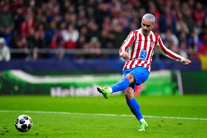 10 March 2026, Spain, Madrid: Atletico Madrid's Antoine Griezmann scores his side's second goal of the game during the UEFA Champions League round of sixteen, first leg match between Atletico Madrid and Tottenham Hotspur at the Riyadh Air Metropolitano in