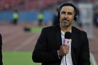 Futbol, Chile vs Ecuador. Primera rueda, clasificatorias al Mundial 2026. El exarquero de la seleccion chilena Claudio Bravo es fotografiado antes del partido clasificatorio al Mundial 2026 contra Ecuador disputado en el estadio Nacional de Santiago,