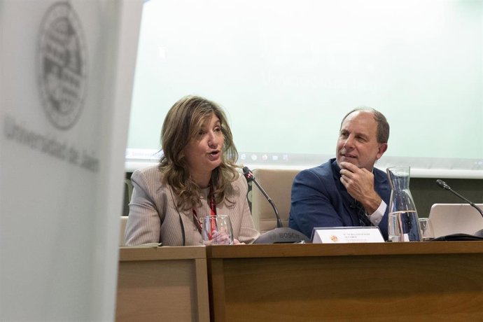 La rectora de la Universidad de León, Nuria González, en el III Encuentro Nacional de MetaRed S España, en la Universidad de Jaén.