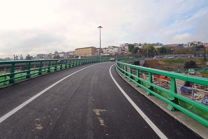 Archivo - Imagen de las obras del carril BUS-VAO de Mairena del Aljarafe en Sevilla. A 14 de enero de 2026, en Mairena del Aljarafe, Sevilla (Andalucía, España). El carril BUS-VAO de Mairena del Aljarafe-Sevilla se marca como objetivo descongestionar la e