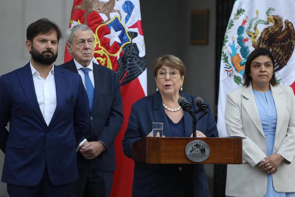 Archivo - La expresidenta chilena Michelle Bachelet junto con el examandatario Gabriel Boric