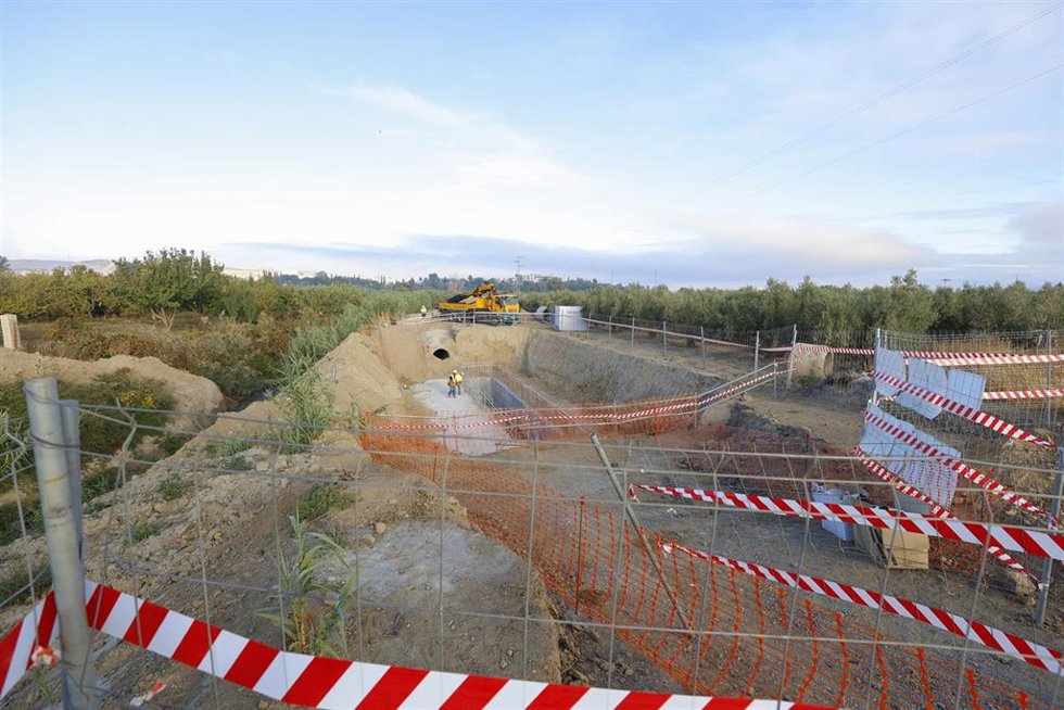 Archivo - Obras de la segunda fase de la agrupación de vertidos del río Dílar a la Estación Depuradora de Aguas Residuales (EDAR) de Los Vados, en Granada capital. 