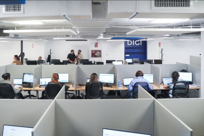 Archivo - DIGI abre un nuevo centro de atención al cliente en València,  el tercero en España,  con una superficie de 450 metros cuadrados
