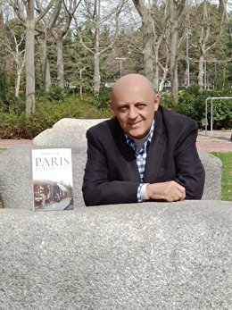 Ángel Esteban, catedrático de Literatura Hispanoamericana en la Universidad de Granada y escritor.