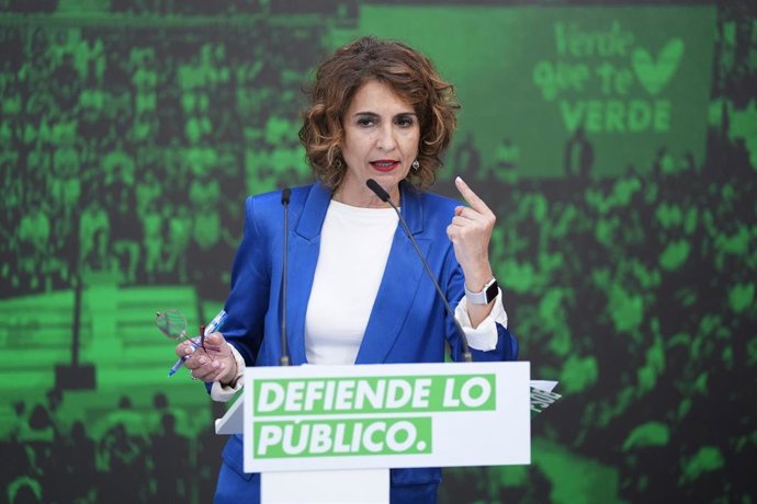 La secretaria general del PSOE-A y candidata a la Presidencia de la Junta, María Jesús Montero, este martes en Sevilla en rueda de prensa en la sede socialista.  