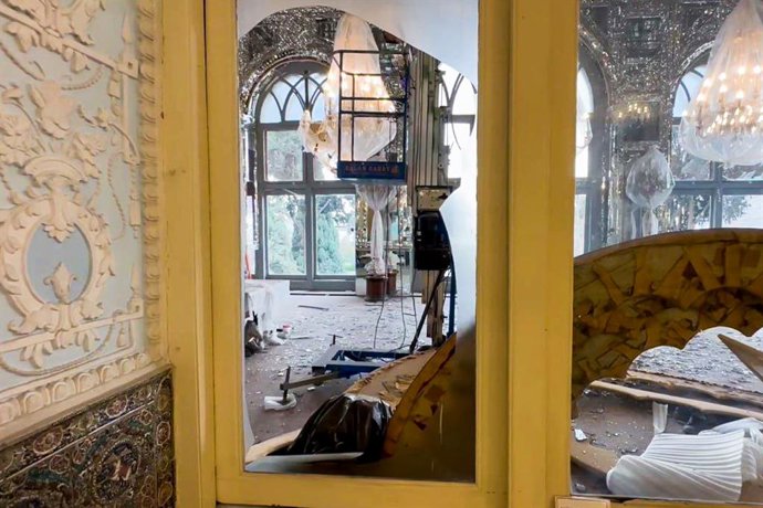 El palau de Golestán pateix danys per un atac durant l'ofensiva contra Iran. 