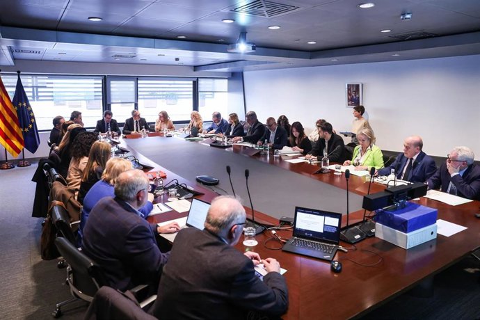 El conseller de Empresa y Trabajo, Miquel Sàmper, en la reunión con el Consell Assessor de Comerç  