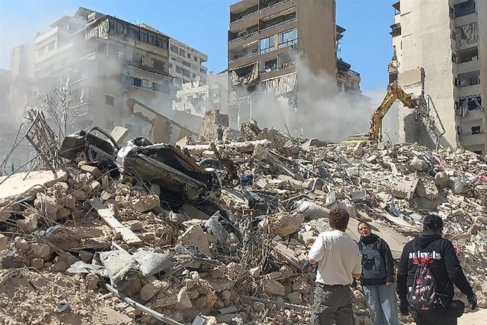 Escombros tras un ataque de Israel contra Beirut, capital de Líbano