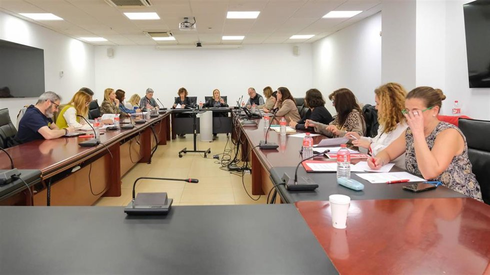 La consejera Urrutia preside la Mesa General de Negociación