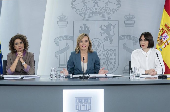 Archivo - María Jesús Montero; Pilar Alegría, y Diana Morant, durante una rueda de prensa posterior a la reunión del Consejo de Ministros, en el Palacio de la Moncloa. 