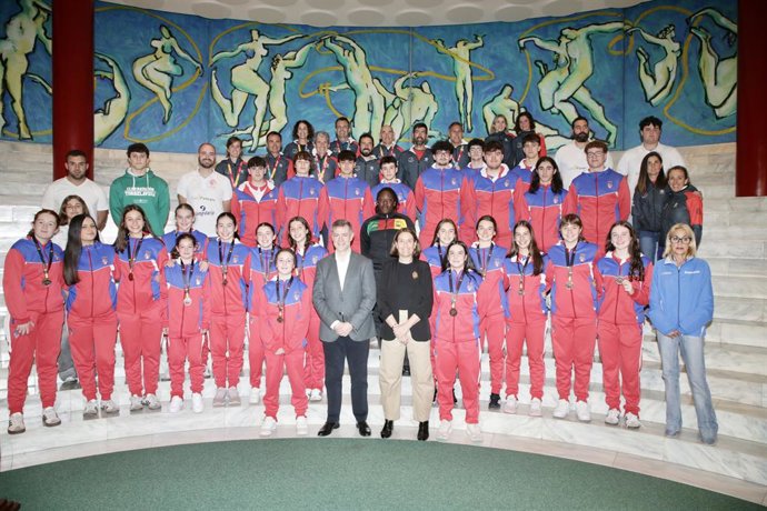 Martínez Abad felicita a Tankeu y Cacho por sus medallas en atletismo y a González Vela, oro europeo junior en autocross