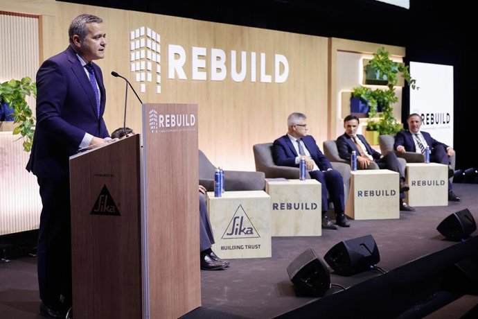El consejero de Vivienda, Transporte e Infraestructuras, Jorge Rodrigo, en la primera jornada de Rebuild en Ifema