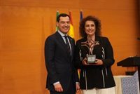 Moreno insta a construir una sociedad en igualdad: "La mujer en Andalucía significa talento y liderazgo"