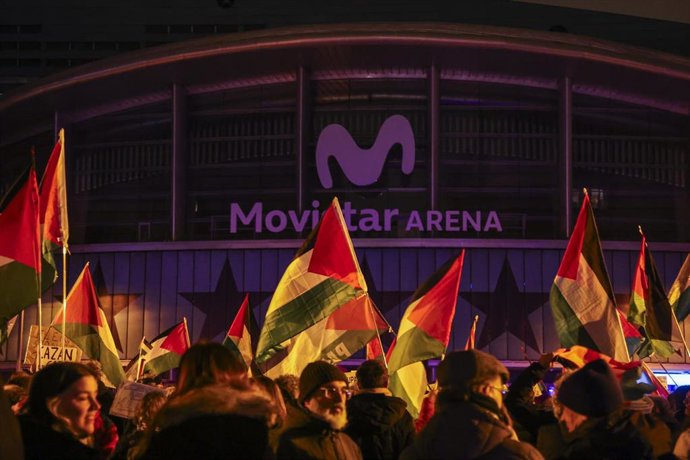 Archivo - Protests against Israel outside the Movistar Arena before the EuroLeague Regular Season Round 21 match between Real Madrid and Maccabi Tel Aviv at Movistar Arena on January 08 2026, in Madrid, Spain.