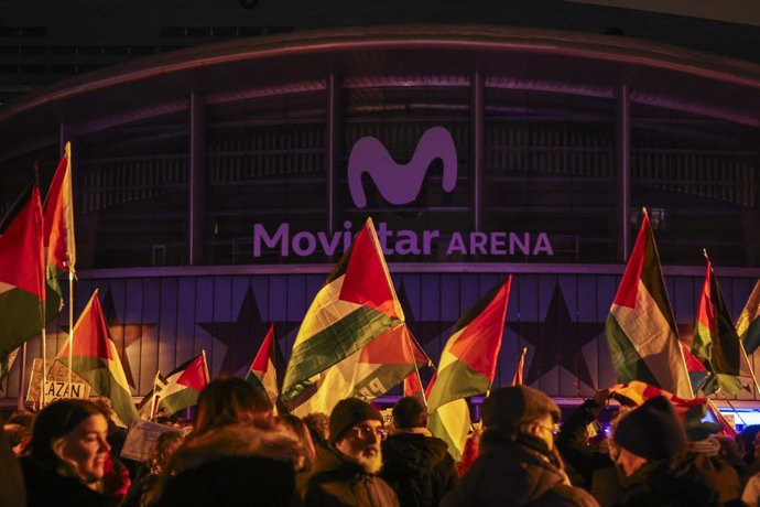 Archivo - Arquivo - Protestos contra Israel em frente à Movistar Arena antes da partida da 21ª rodada da temporada regular da EuroLiga entre o Real Madrid e o Maccabi Tel Aviv, realizada na Movistar Arena em 8 de janeiro de 2026, em Madri, Espanha.