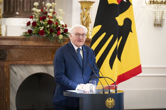 Archivo - February 12, 2026, Berlin, Berlin, Deutschland: Frank-Walter Steinmeier bei der Ãœbergabe der Wohlfahrtsmarken 2026 durch den Bundesminister der Finanzen an den Bundespräsidenten im Schloss Bellevue. Berlin, 12.02.2026