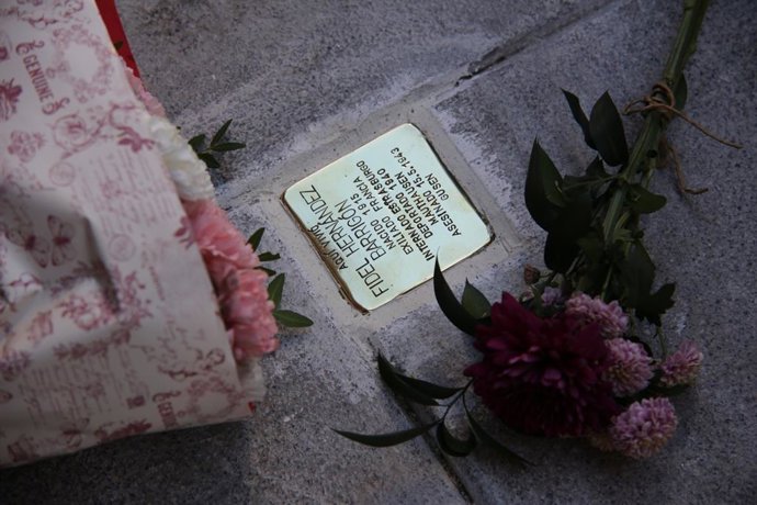 Último Stolpersteine colocado en Madrid, a 14 de febrero de 2025, en la calle Pedro Rogel, 7 (Tetuán)