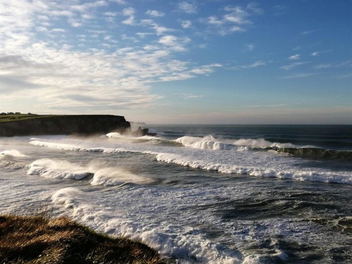 Archivo - Costa de Langre, olas